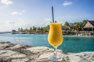 Un cocktail sur une plage